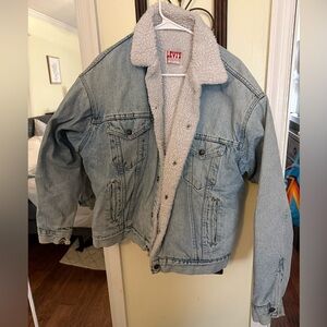 Vintage Levi's 609 Sherpa Light Wash Denim
Trucker Jacket made in USA